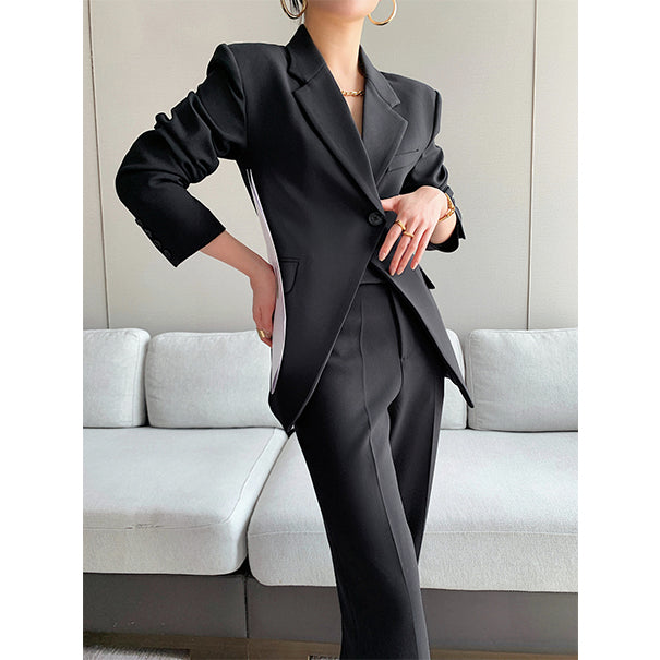 SUIT BLAZER AND CROPPED TROUSERS